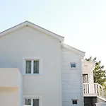 شقة Mar